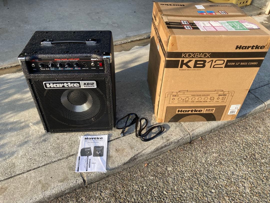 Hartke KB12 ベース用アンプ 500W？パワフルです。