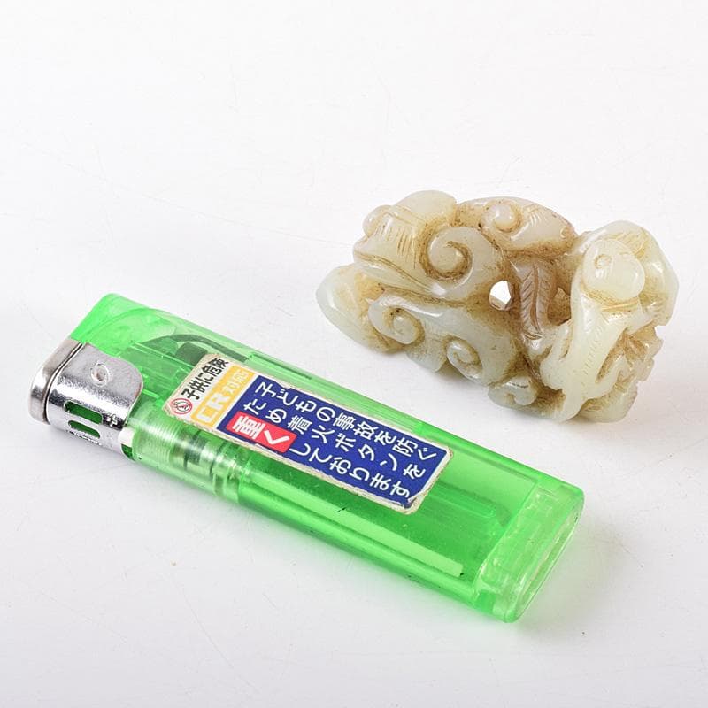 中国　玉石白玉彫刻　霊芝に神獣　根付　紙鎮　置物　C　7806E