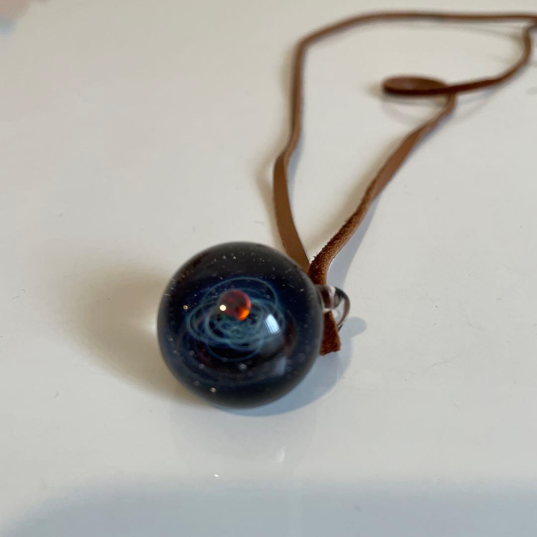 宇宙ガラス　ペンダント　赤