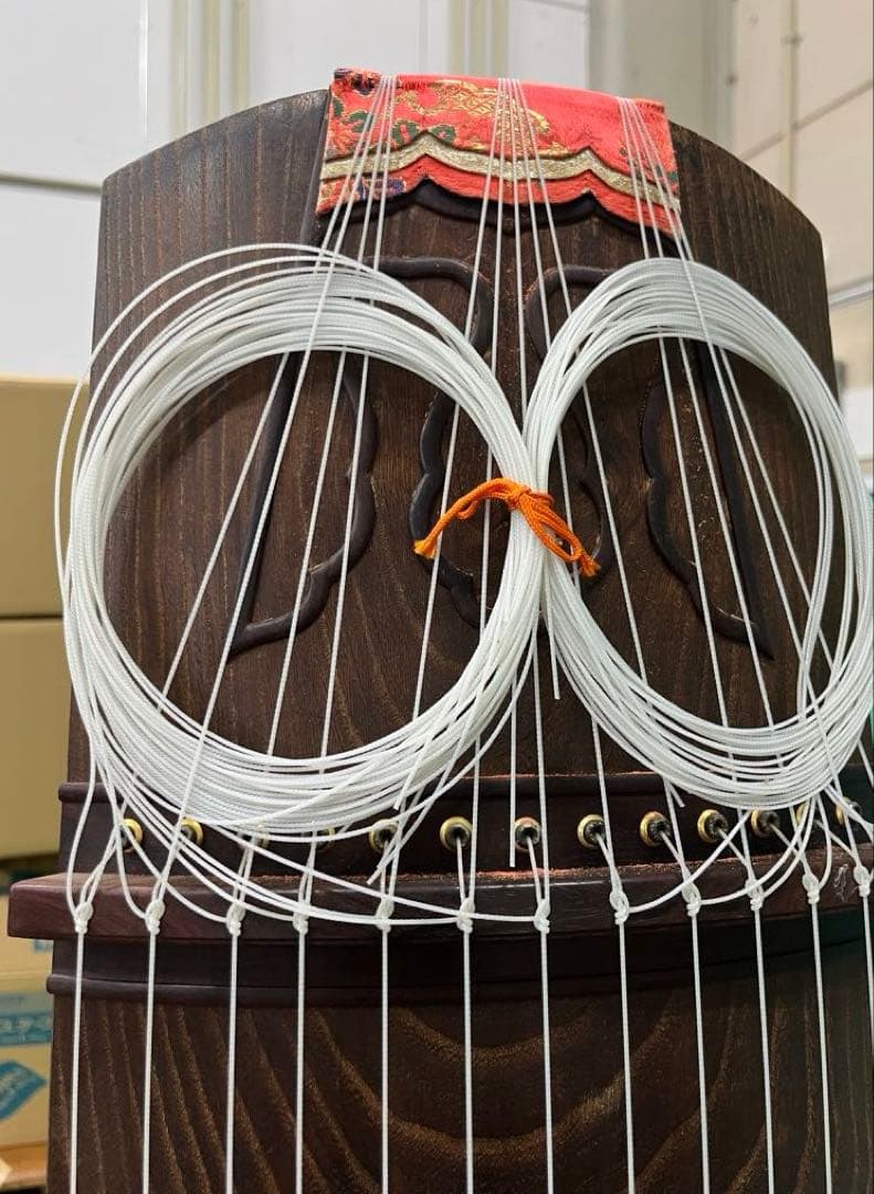 k*i様 綾杉彫 箏 (お琴) 十三絃 和楽器 美品　山有銘（くり甲　蒔絵付き