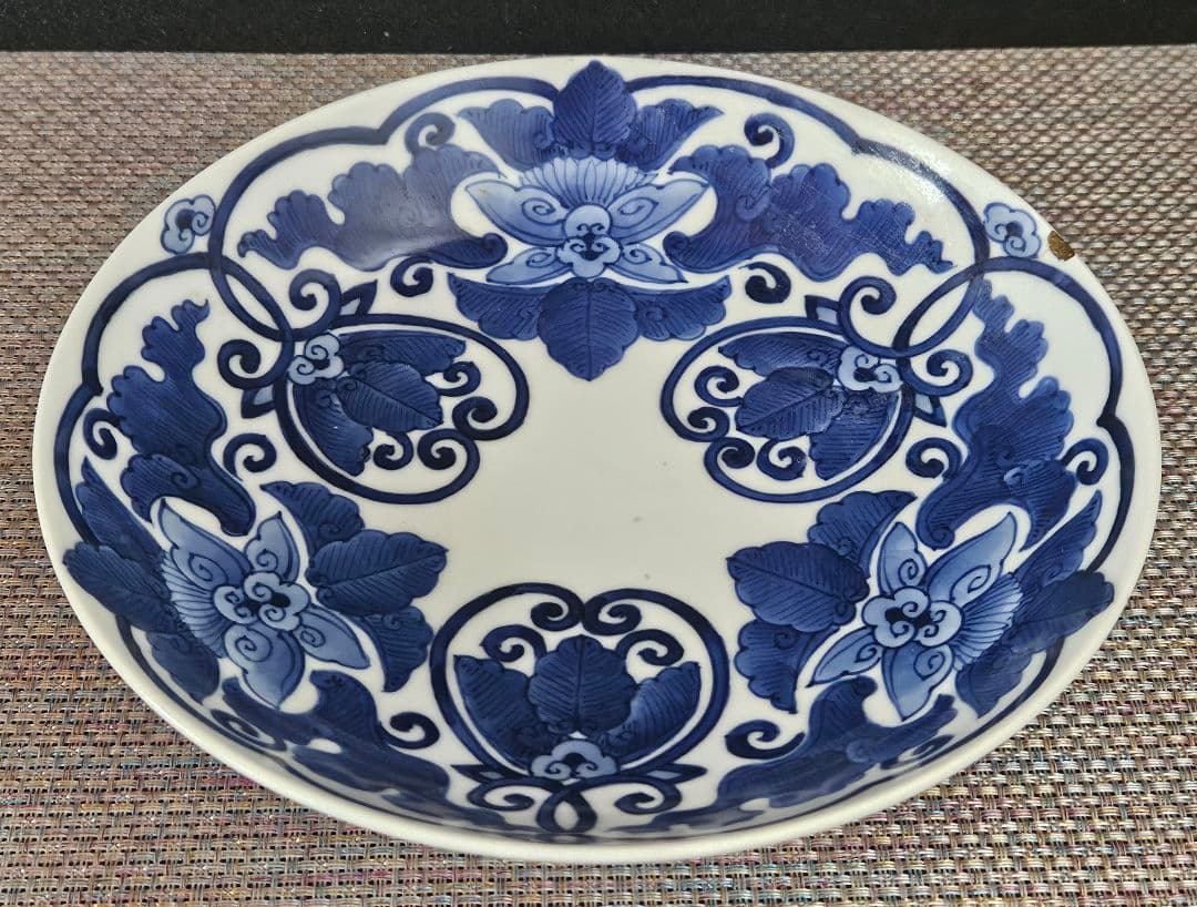 名品❗】 江戸時代後期　後期鍋島　藍鍋島　花に唐草文　径約20.9cm　櫛高台皿