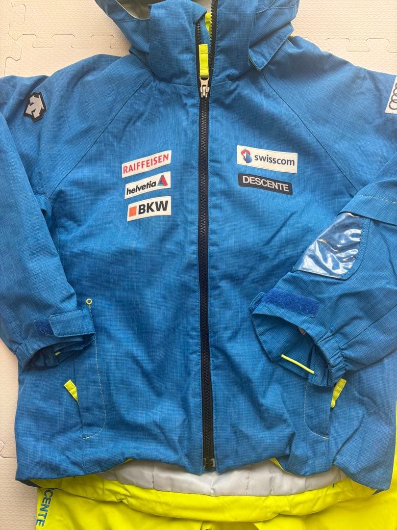 お値下げ歓迎デサントDESCENTE 子供用スキーウェア 140