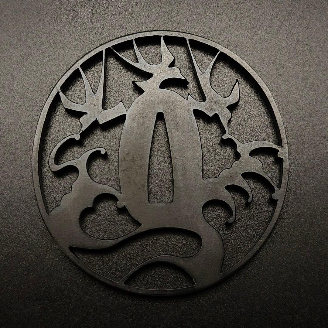 刀鍔　海浪に燕の図　鉄製　金工品　細工　職人作　日本刀装具　鍔　つば　刀剣美術