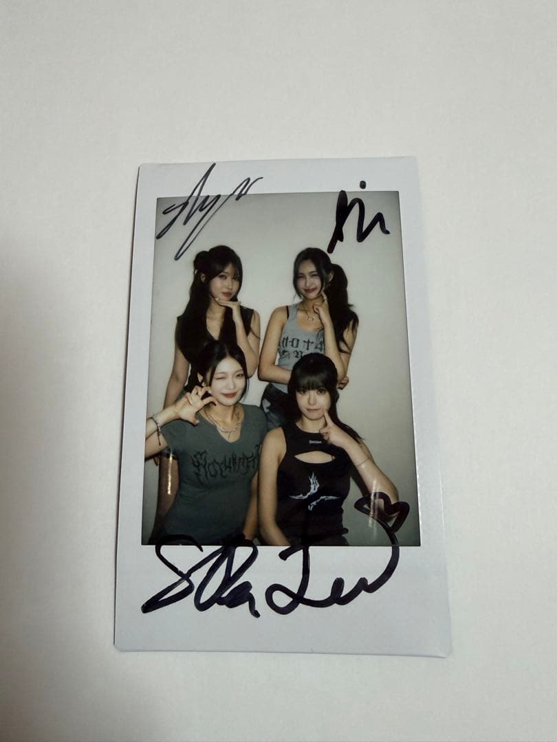 everglow メンバー直筆サイン入りチェキ