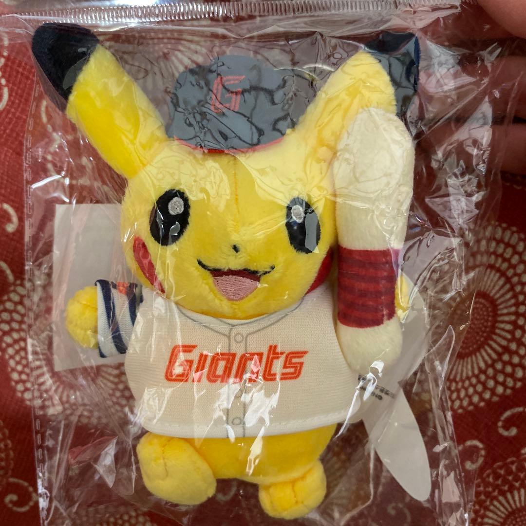 【韓国限定】ジャイアンツ　ピカチュウコラボ　キーリングぬいぐるみ　ポケモンタウン