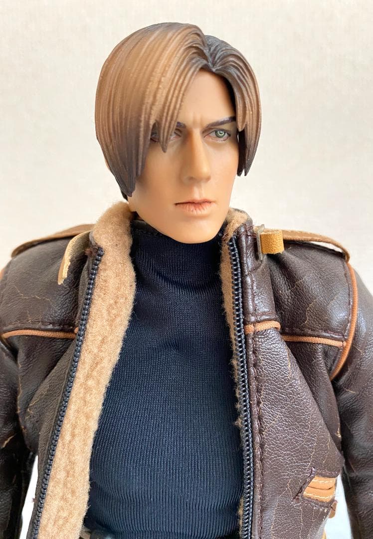 【開封済中古品】バイオハザード4　レオン・S・ケネディ 【ホットトイズ】