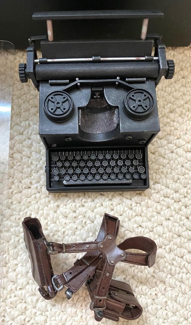 【開封済中古品】バイオハザード4　レオン・S・ケネディ 【ホットトイズ】