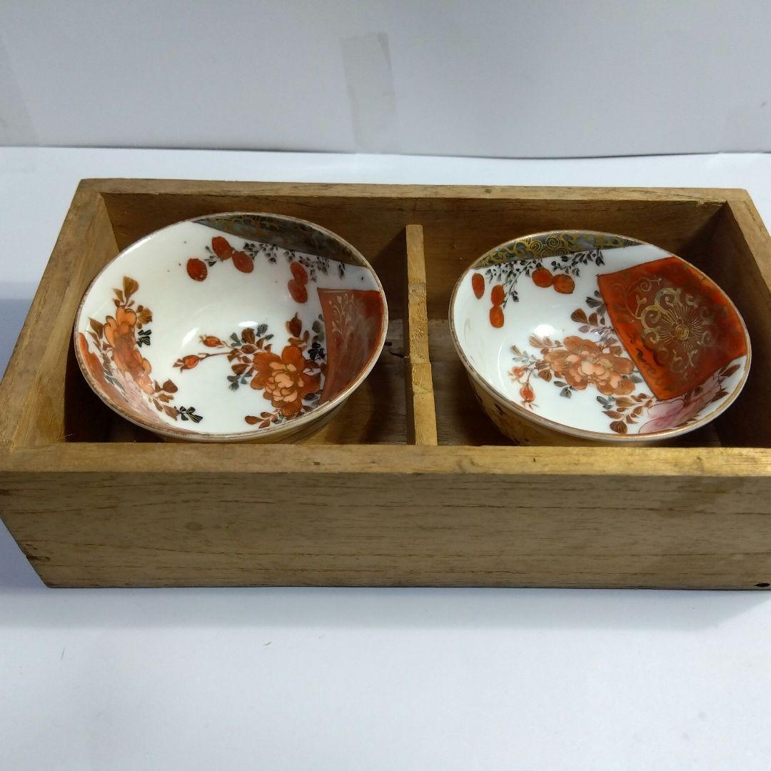 九谷焼　赤絵金彩牡丹の図盃一対　細密　在銘　箱入り　明治期　キレイ