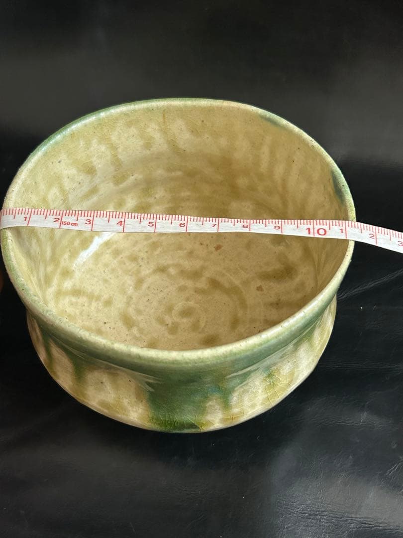 遺品整理中◾️蔵から美しい緑色の釉薬が滝の様に流れる抹茶茶碗が出て来ました。