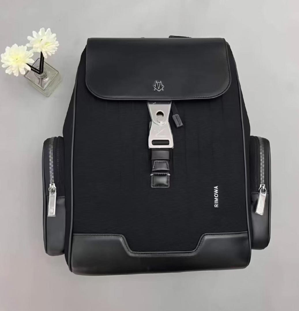 RIMOWA ストライプデザイン バックパック ブラック