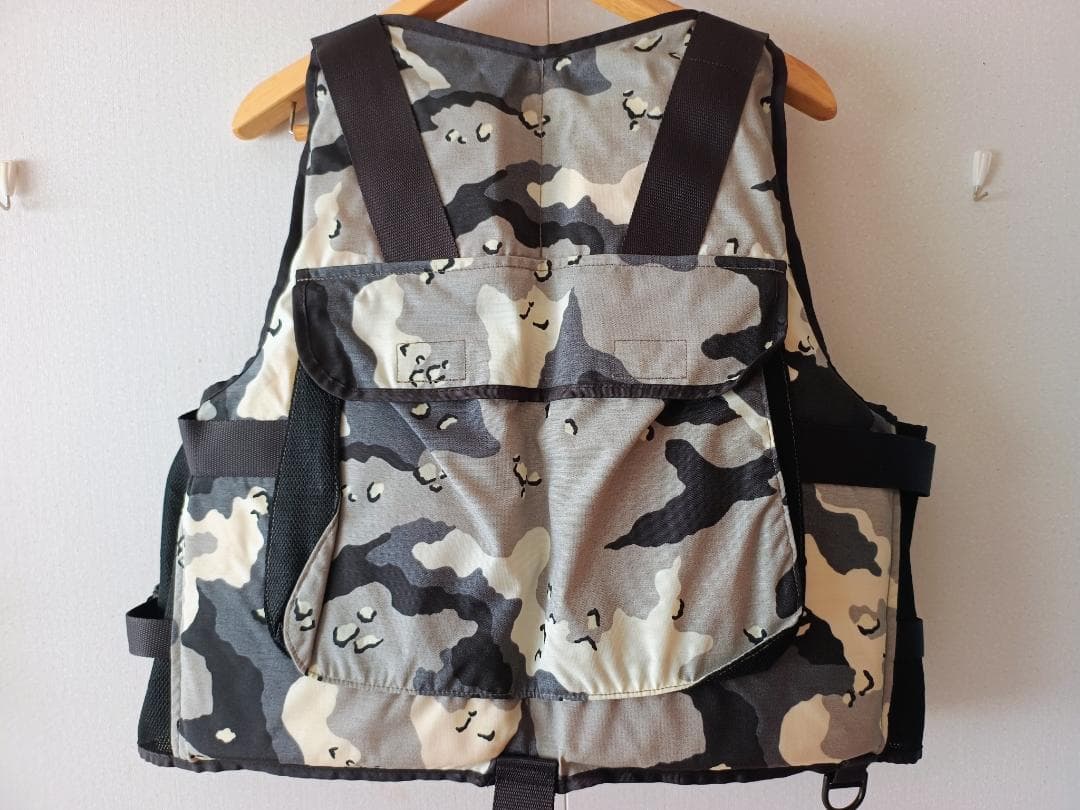 アングラーズハウス　フローティングベスト　カモ柄