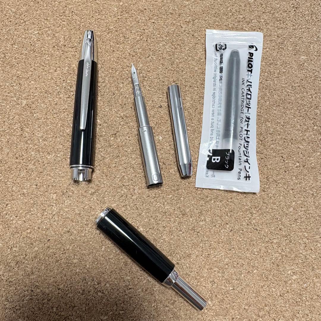 PILOT 万年筆 キャップレス デシモ18K ブラック Fニブ