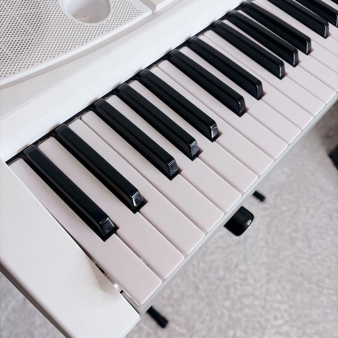 ヤマハ 電子キーボード スタンド付　キーボード 光る鍵盤 EZ-J15