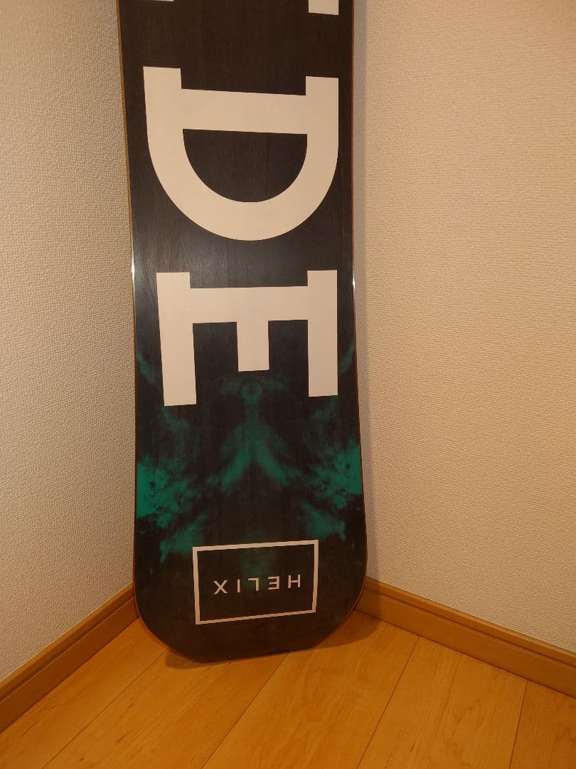 スノーボード 黒と緑のグラデーション