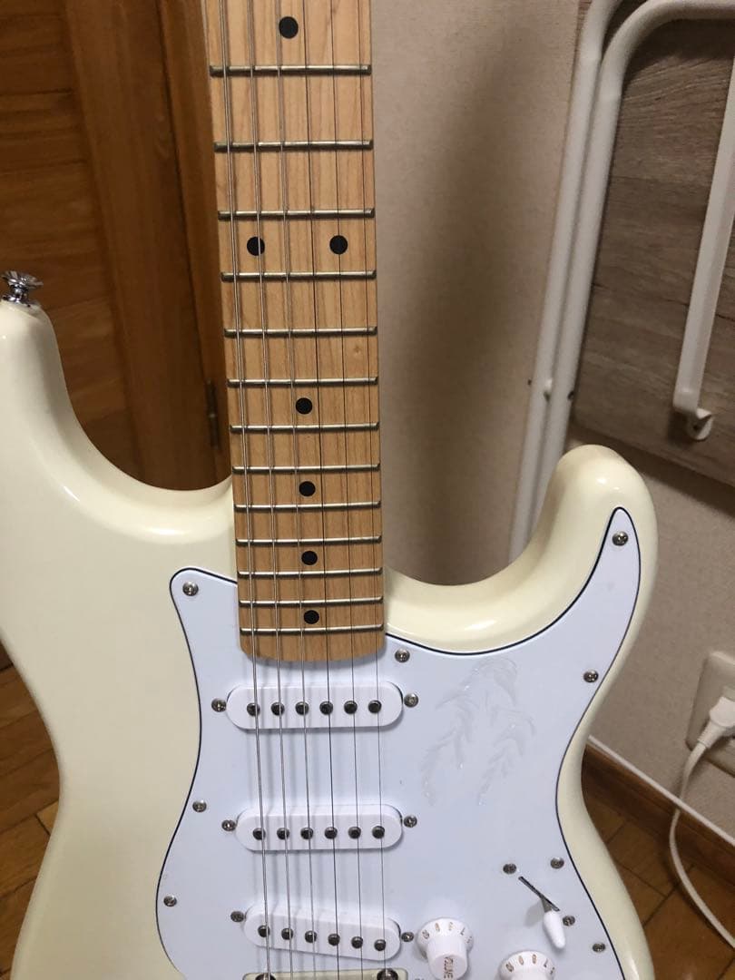 Squier Stratocaster ホワイト系