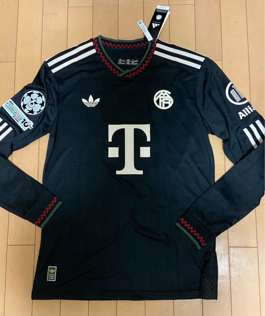 【日曜日限定価格】Bayern 3rdユニフォーム KANE 9 長袖シャツ 黒