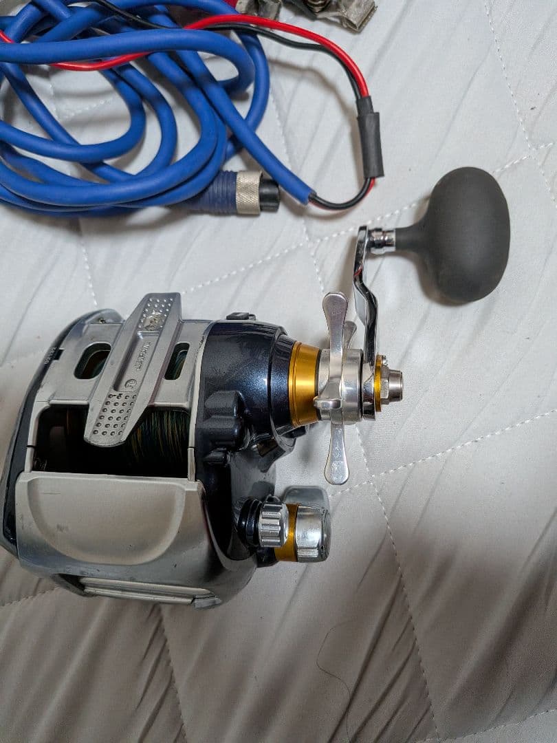 電動リール 青緑ライン付き