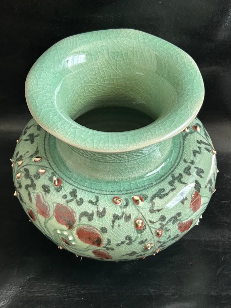 美しい古美術◾️蔵から、可憐な花が咲き誇るかなり超可愛い花瓶、壺が出て来ました。