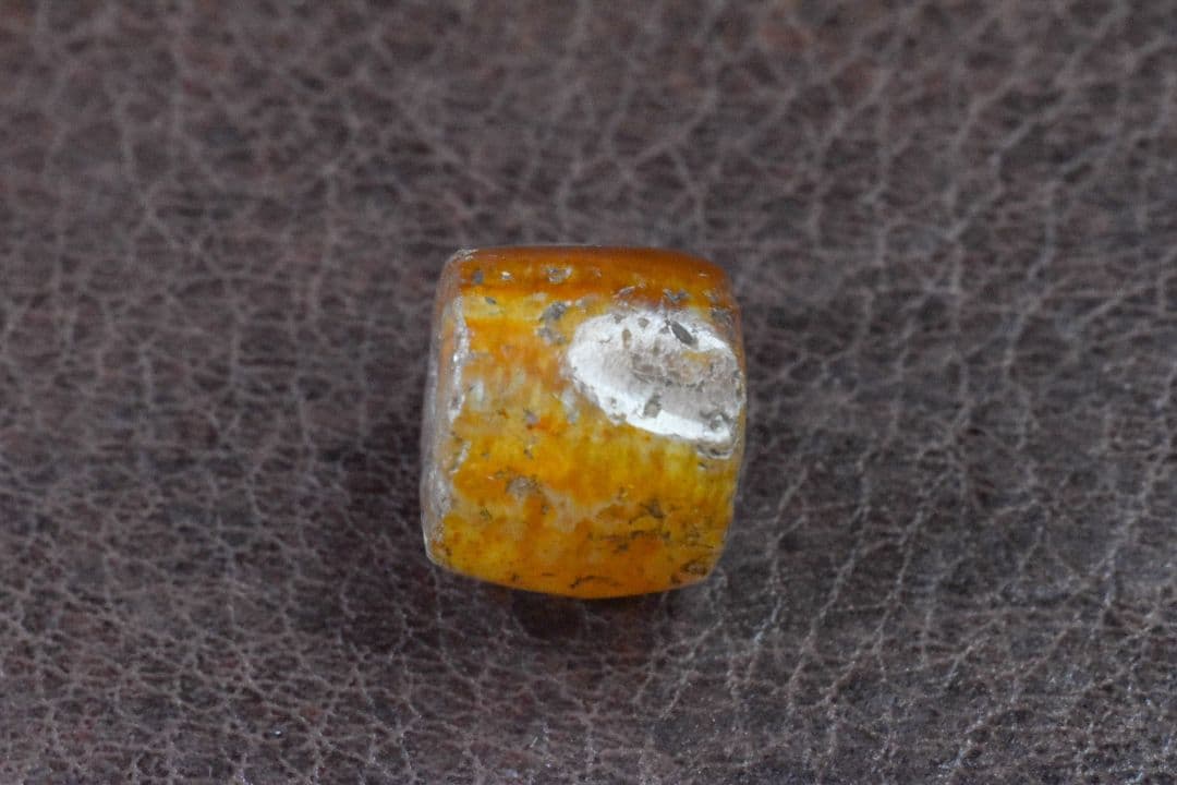 西アフリカ産 カーネリアンビーズ ブラッドスポット付き