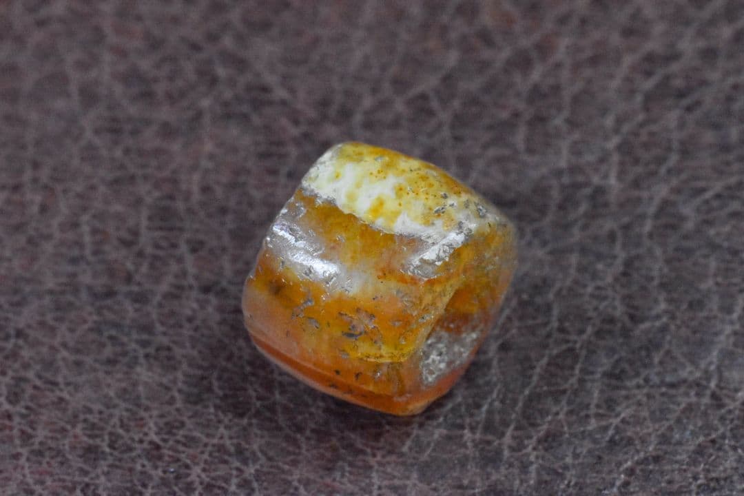 西アフリカ産 カーネリアンビーズ ブラッドスポット付き