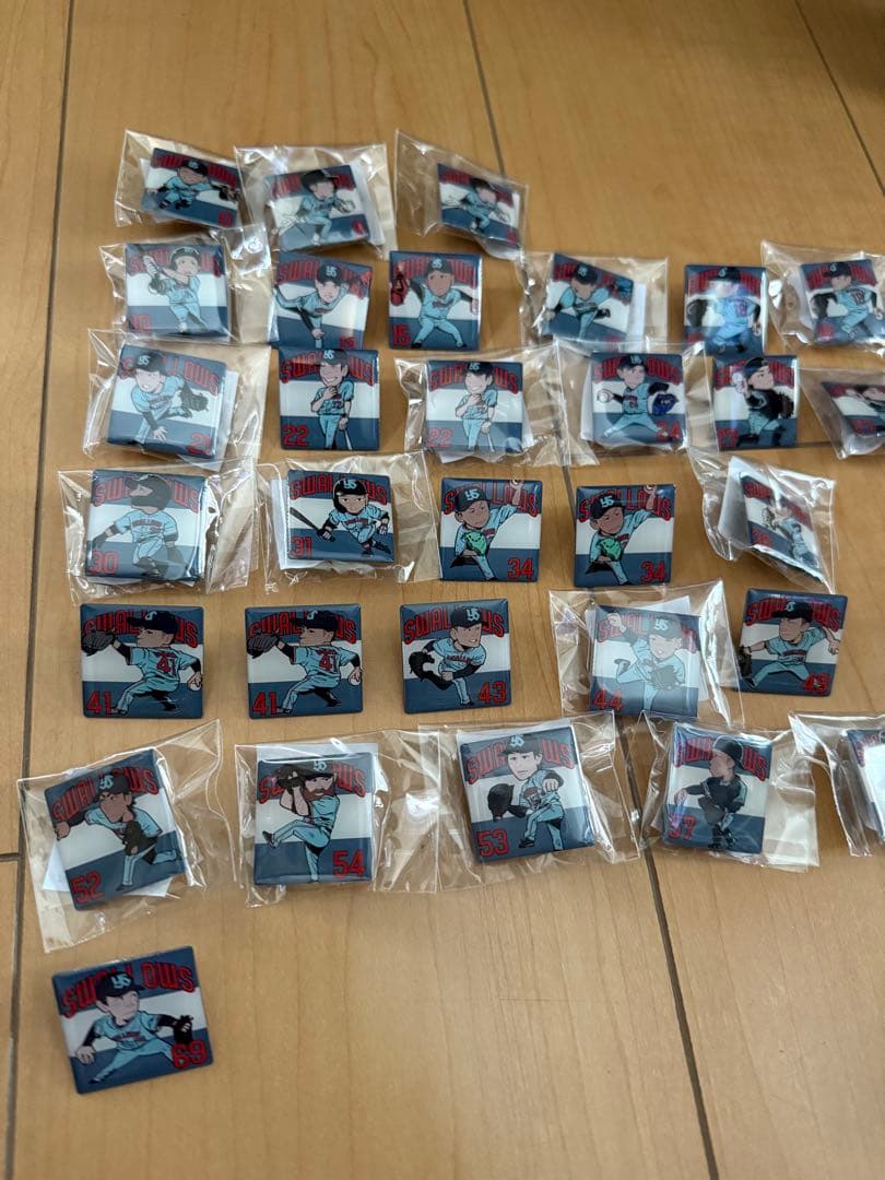 ヤクルト crew ピンバッジ 1つ300円