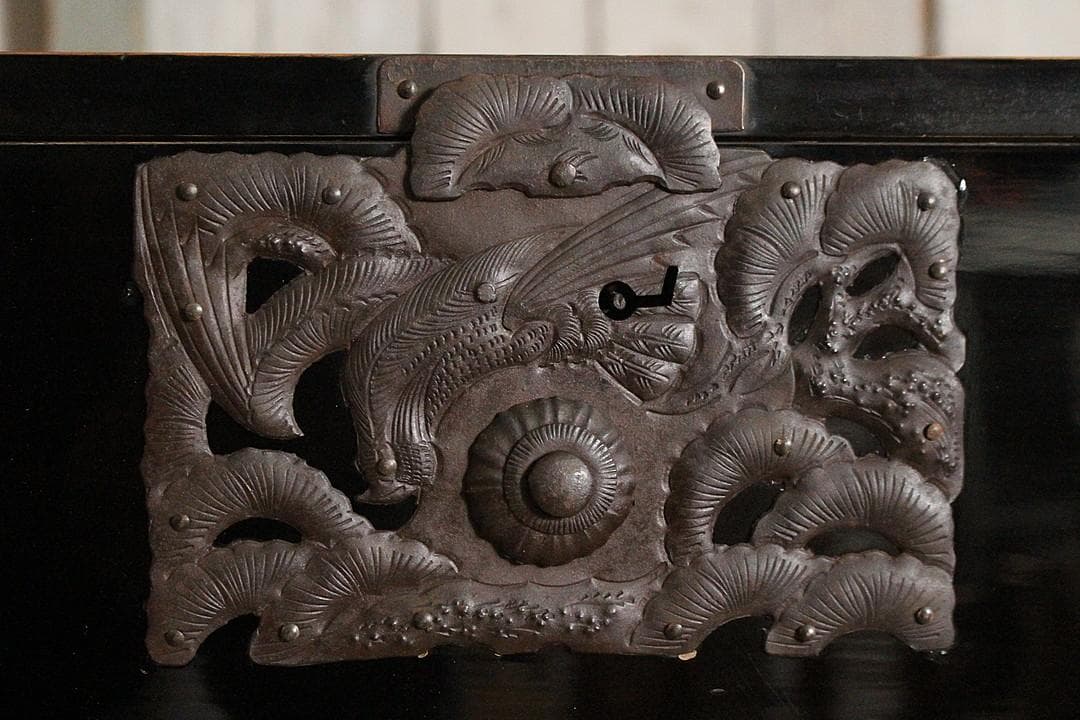 がんちゃん　綺麗な打ち出し金具庄内箪笥　3段　タンス　収納　時代家具