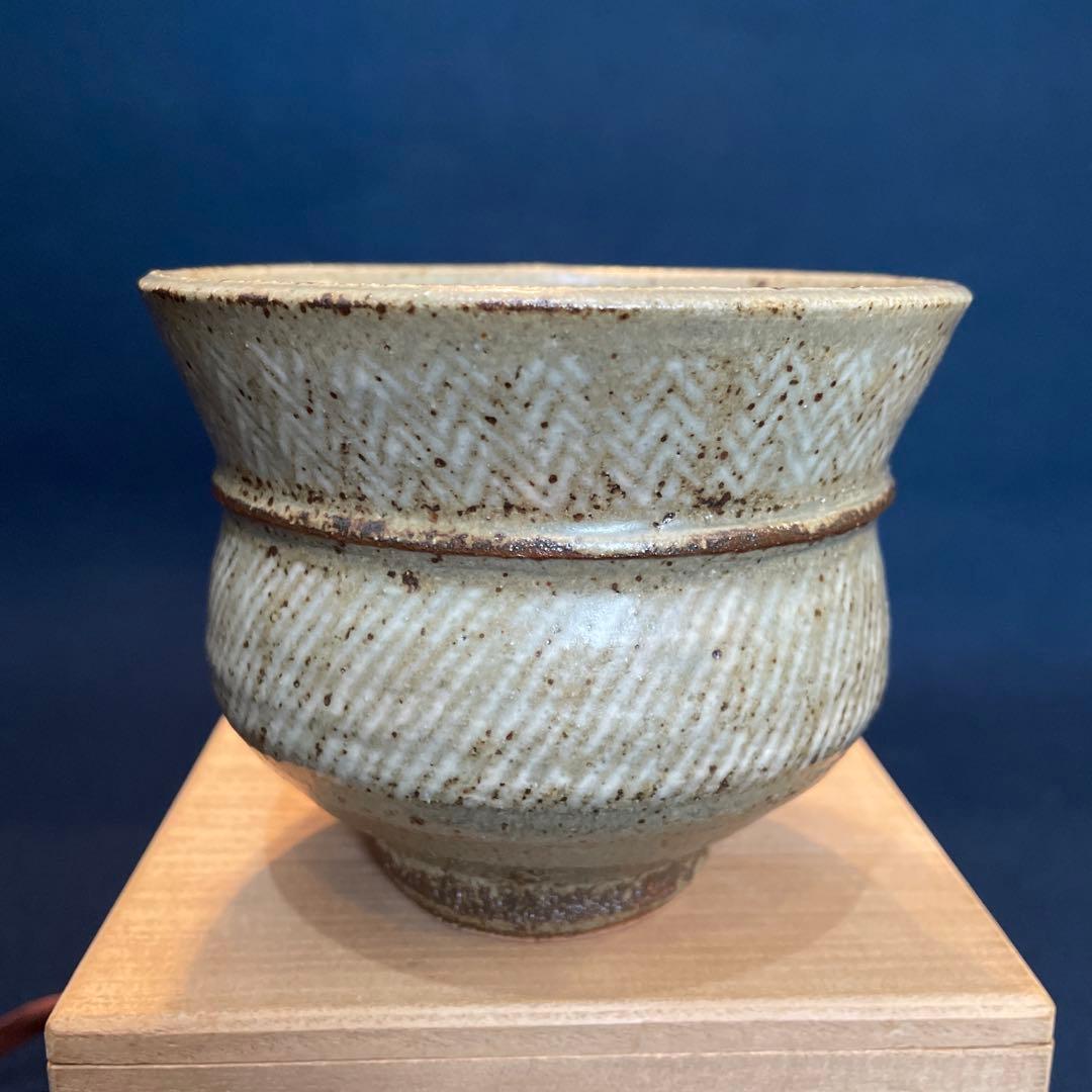 人間国宝【島岡 達三】(作)の『地釉象嵌縄文 茶碗』共箱　茶道具 茶碗