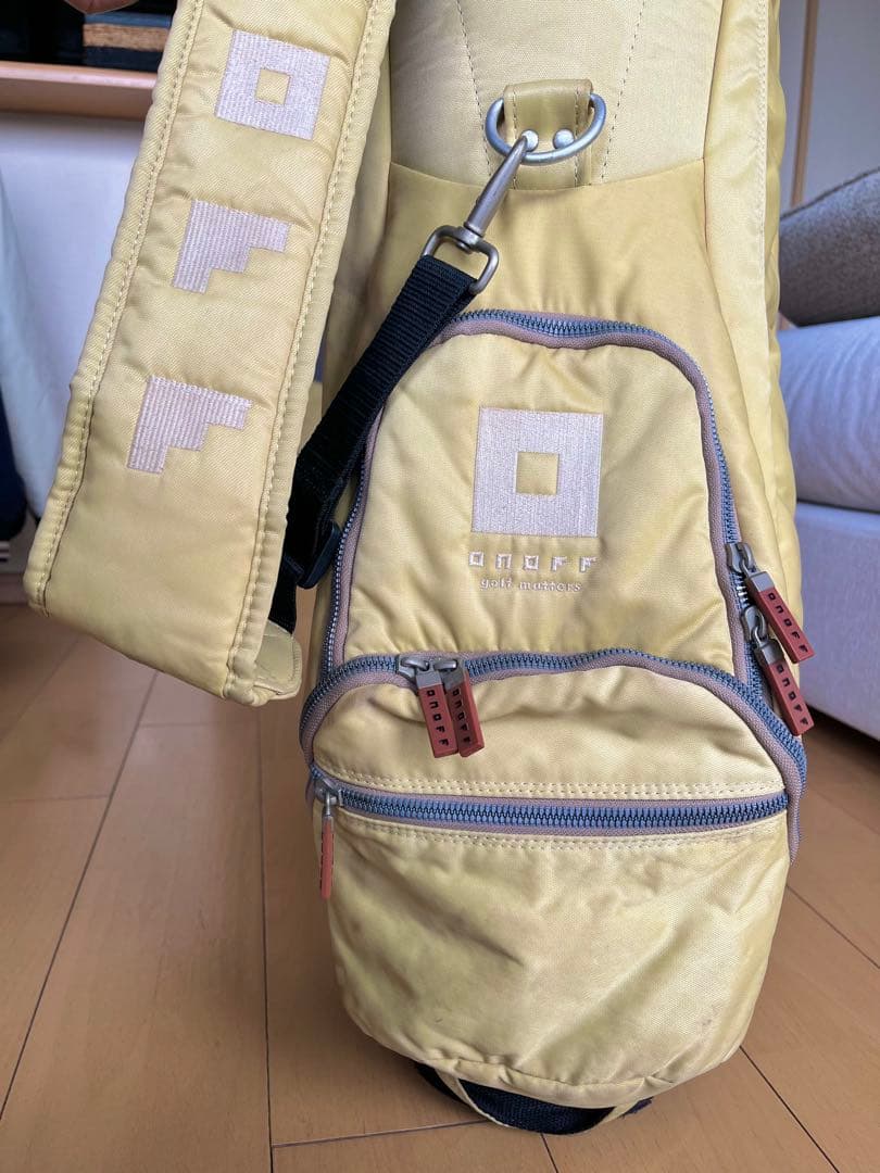 良品ONOFFオノフ カートキャディバッグ 9型軽量メンズ　レディース　クリーム