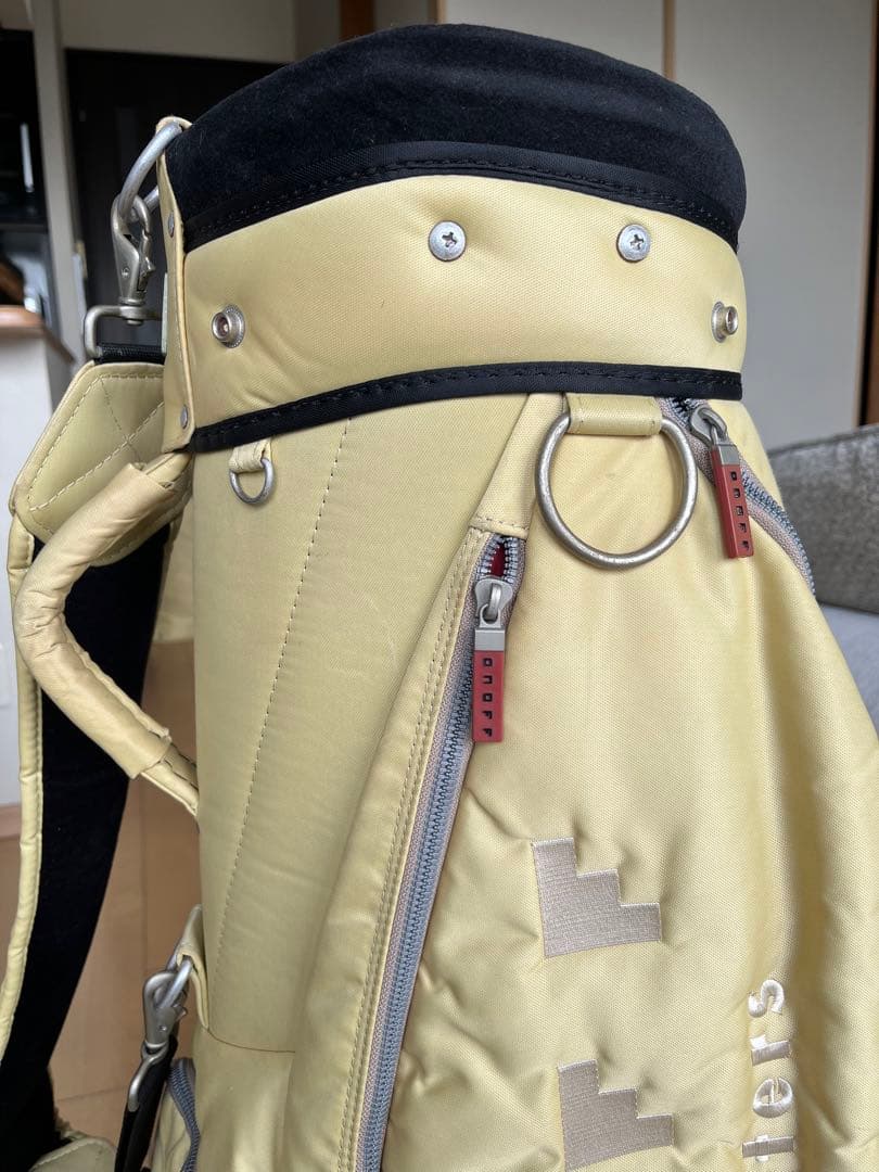 良品ONOFFオノフ カートキャディバッグ 9型軽量メンズ　レディース　クリーム