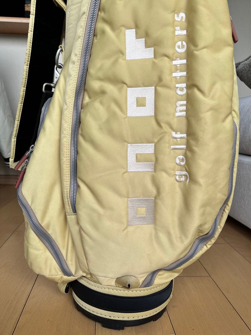 良品ONOFFオノフ カートキャディバッグ 9型軽量メンズ　レディース　クリーム