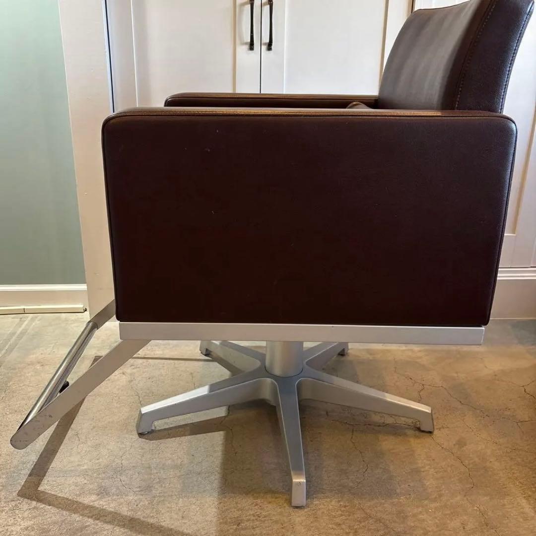 タカラベルモント　Lim 01 スタイリングチェア