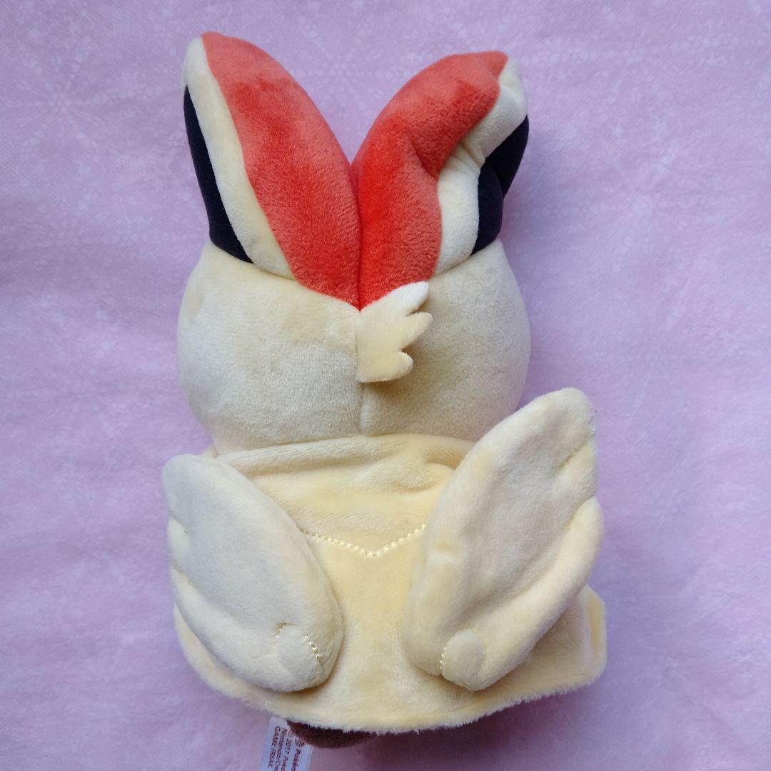 ポケモン ビクティニのポンチョを着たピカチュウ ぬいぐるみ