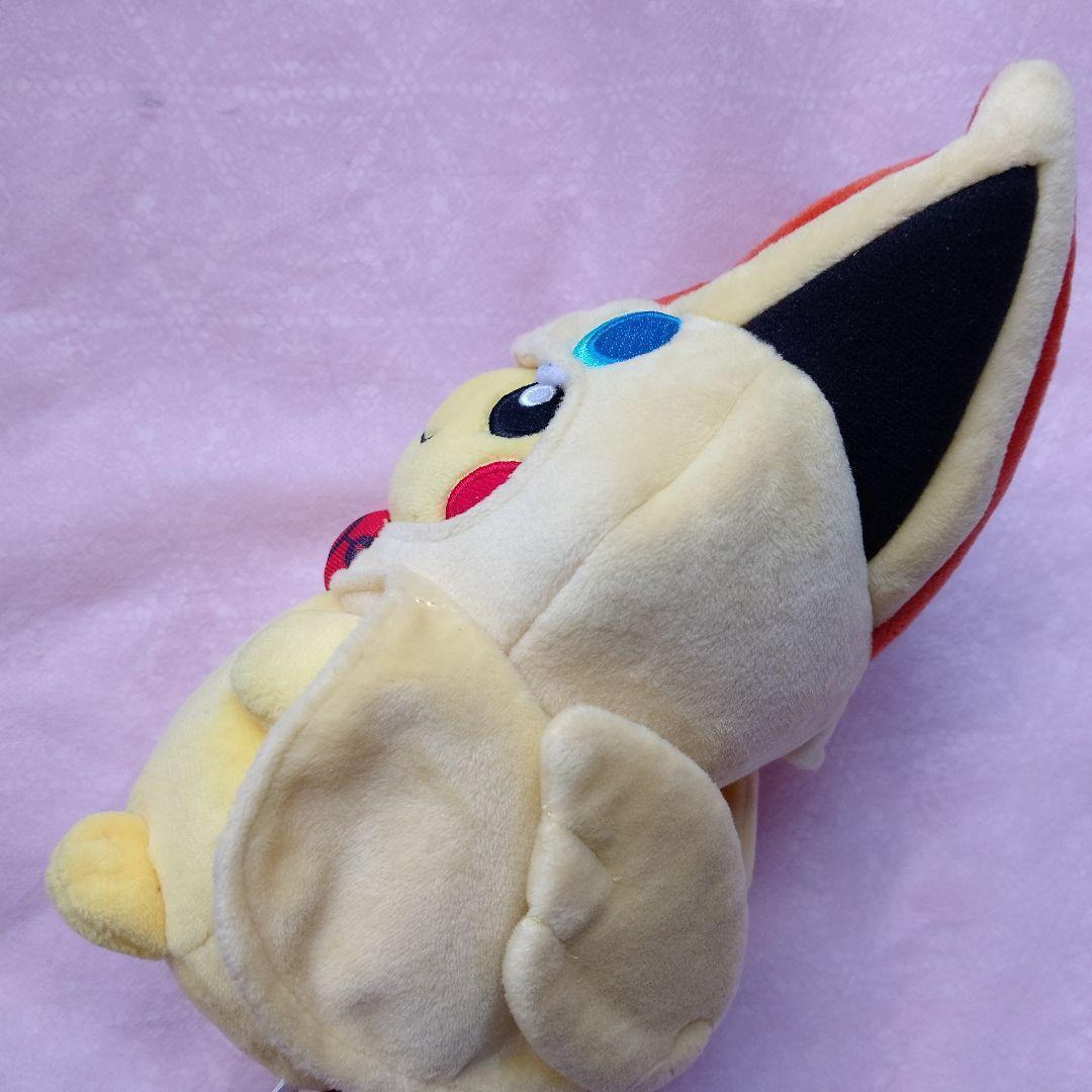 ポケモン ビクティニのポンチョを着たピカチュウ ぬいぐるみ