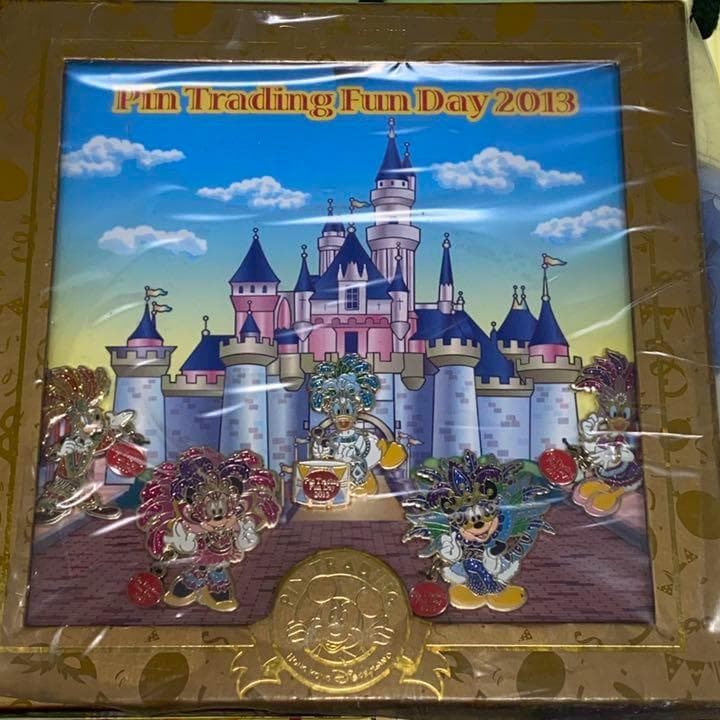 【レア】香港 ディズニー ランド　ピンバッジ セット ピントレ