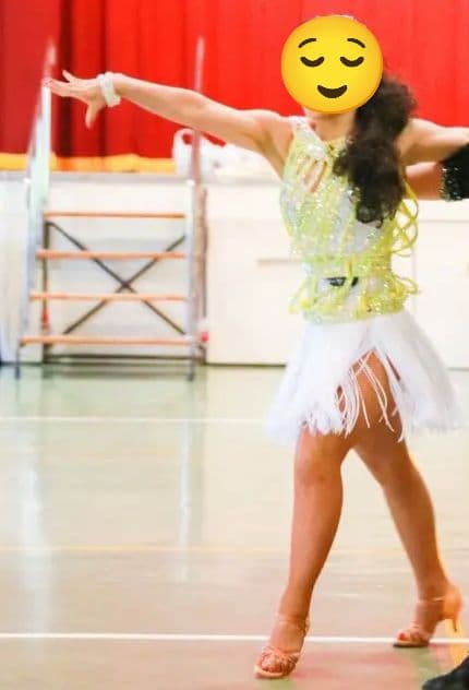 ユリア風デザイン(ドレスショップシーズ作製ハイグレード)中古ラテンドレスSサイズ