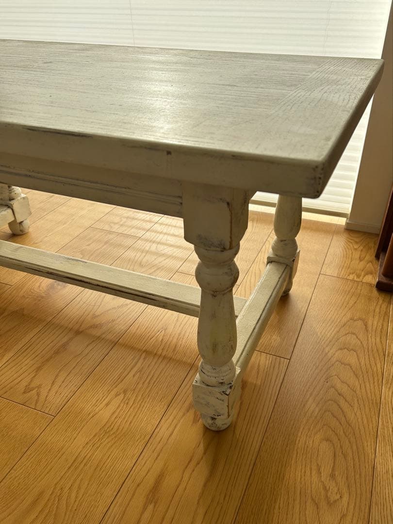 アンティーク 白塗りのテーブル
