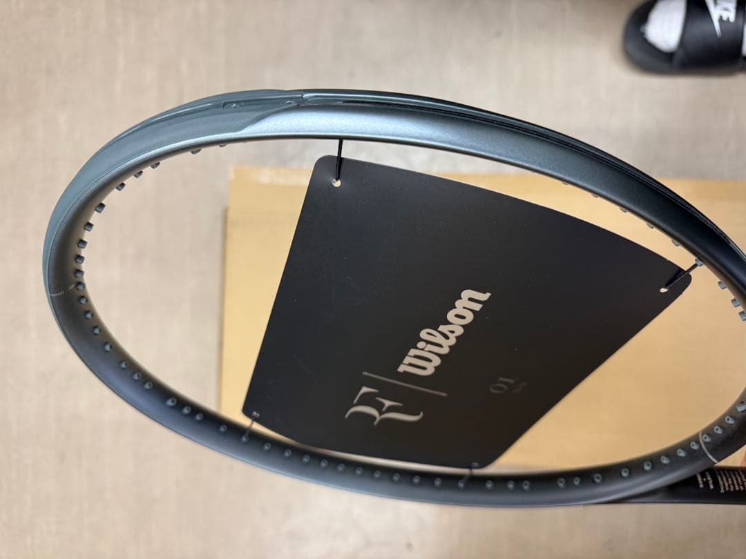 テニス硬式ラケット　RF 01　ロジャーフェデラーモデル