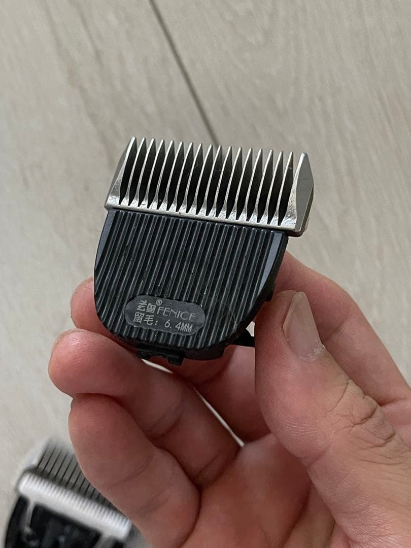 高品質充電式回転速度調節付き　動物用バリカン 厚手ステンレス