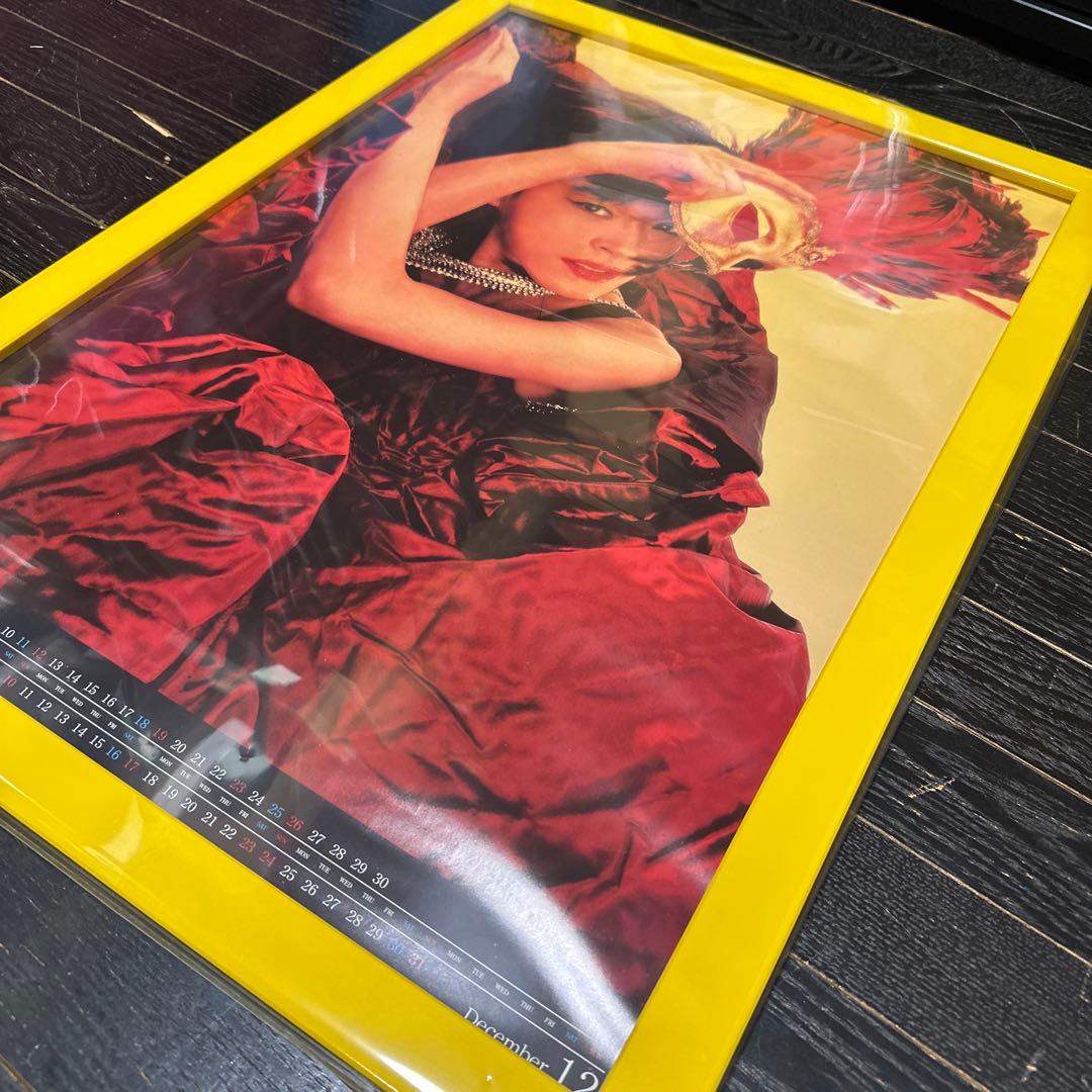 中森明菜　A2サイズ　カレンダー　ポスター　新品額装付き　イエロー