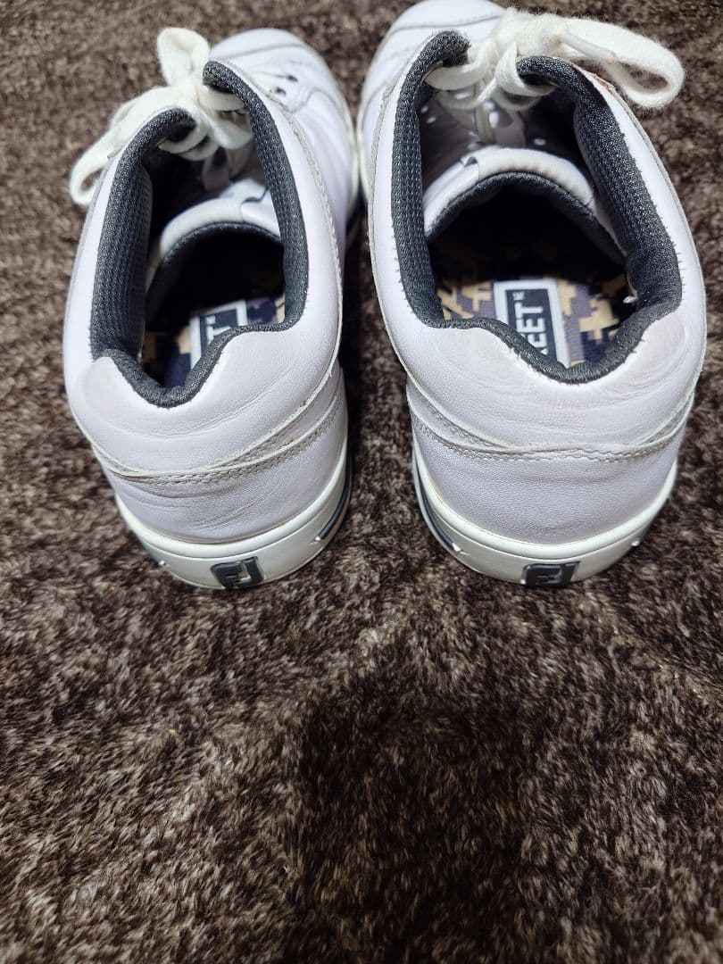 フットジョイ　スニーカー型　ゴルフシューズ