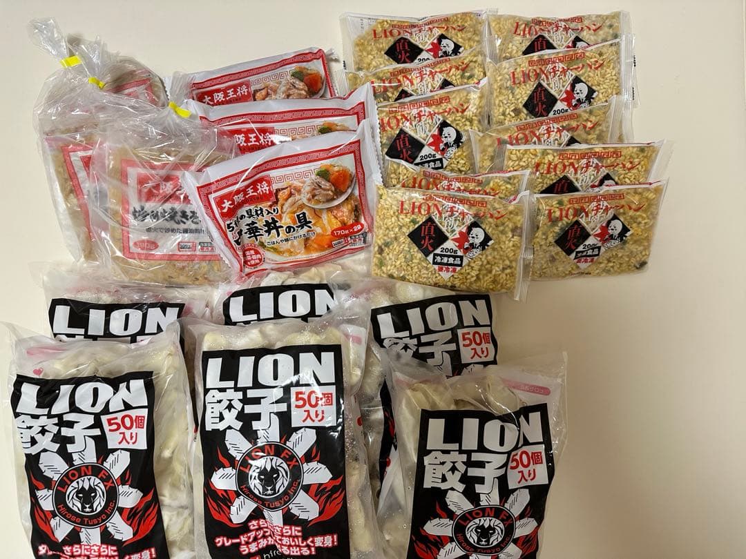 ヒロセ通商の冷凍食品(餃子300、チャーハン10、中華丼6、焼そば6)セット