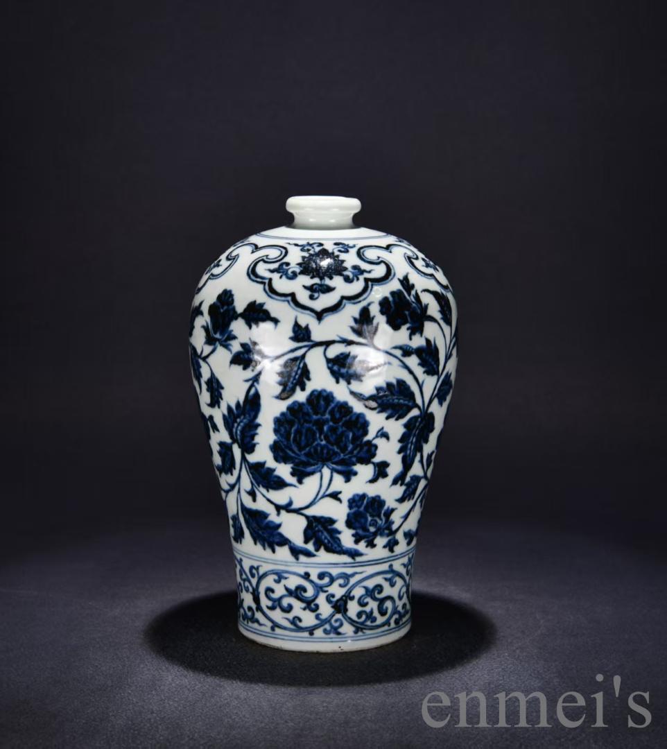 中国古美術・珍品旧蔵・大明宣徳紋・青花纏枝牡丹紋梅瓶・花瓶・唐物・青花磁・陶磁器