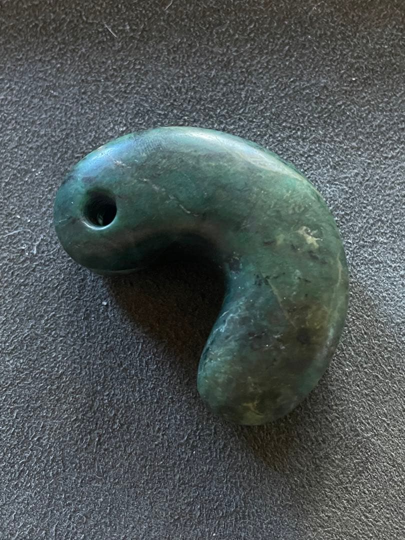 古墳時代前期　合わせ勾玉　翡翠　飛騨翡翠　碧玉　出土品。