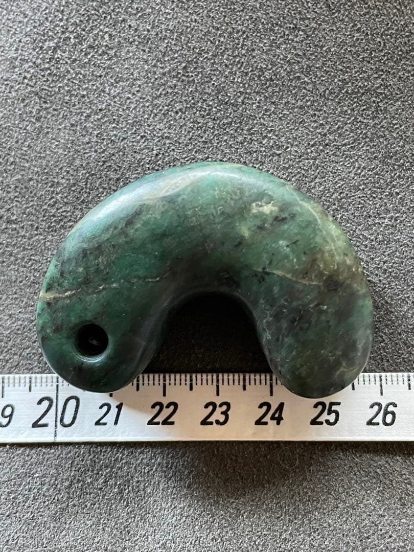 古墳時代前期　合わせ勾玉　翡翠　飛騨翡翠　碧玉　出土品。