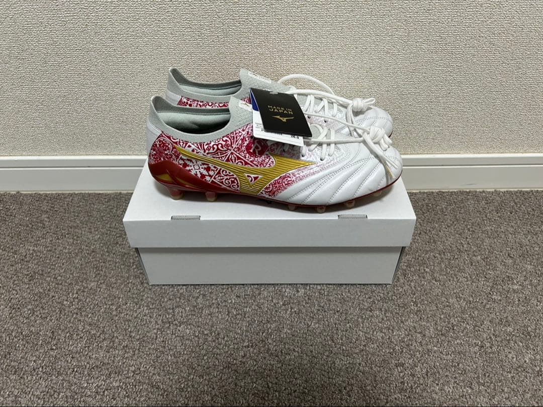 サッカースパイク　ミズノ　モレリアネオ4β