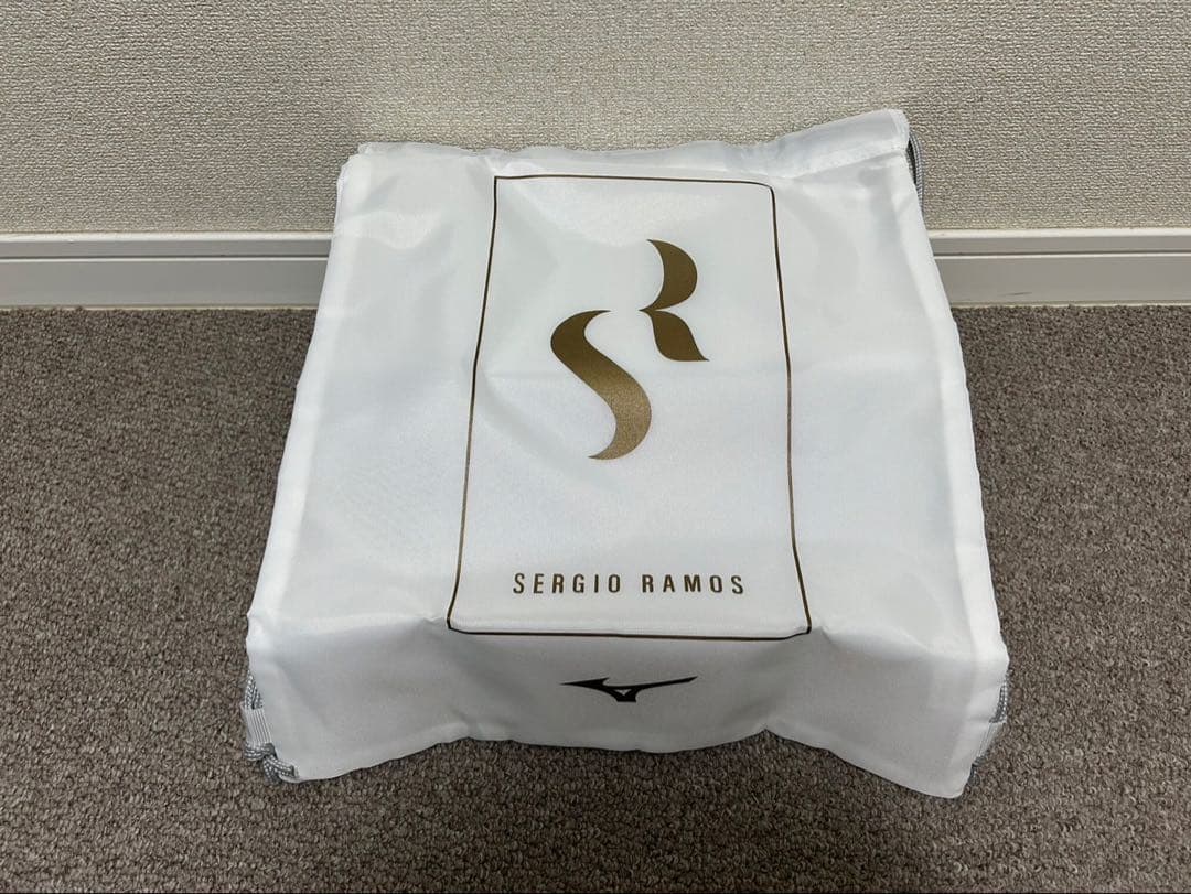 サッカースパイク　ミズノ　モレリアネオ4β