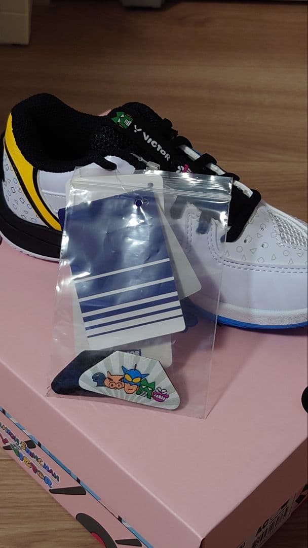 バドミントンシューズ クレヨンしんちゃんコラボ