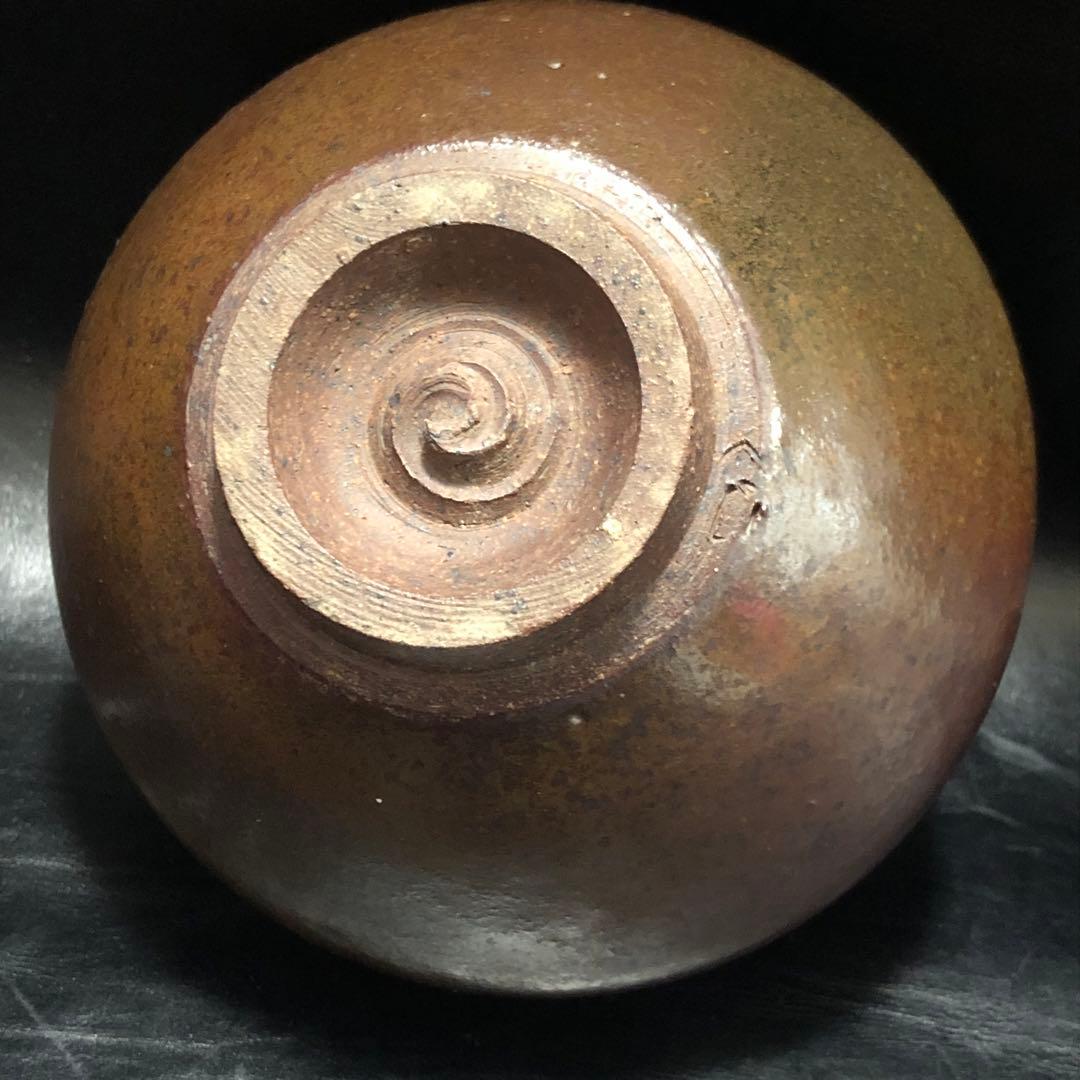 美しい古美術◆蔵から釉薬の垂れがある焦げ茶色の抹茶茶碗が出て来ました。