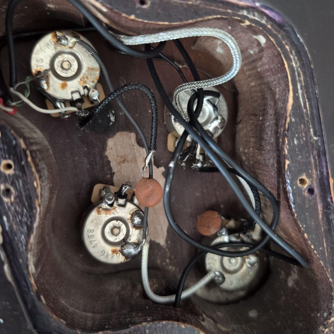 GRECO EG 77年 レスポール セミホローの虎目ボディ！