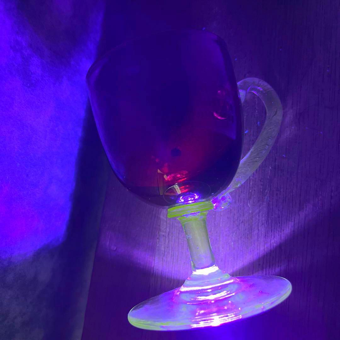 骨董　時代ガラス　希少　金赤ガラス　取手付き　アイスクリームコップ　ウラン